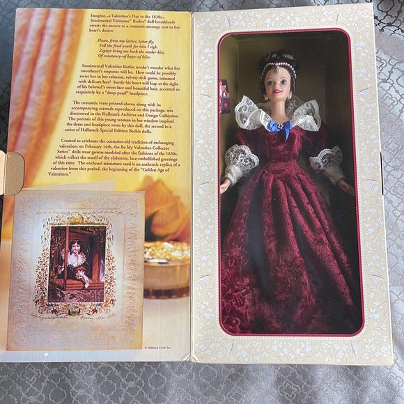 Vintage hallmark exclusive sentimental valentine Barbie - Picture 2 of 5